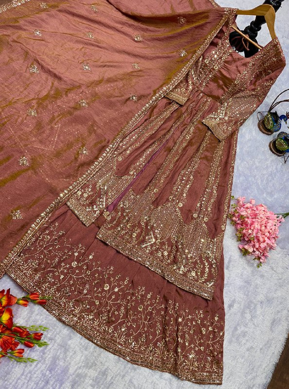 NEW ĐĚSIGNER PARTY WEAR LOOK GOWN WITH LAHENGHA AND EMBROIDERY WORK single available wholesale