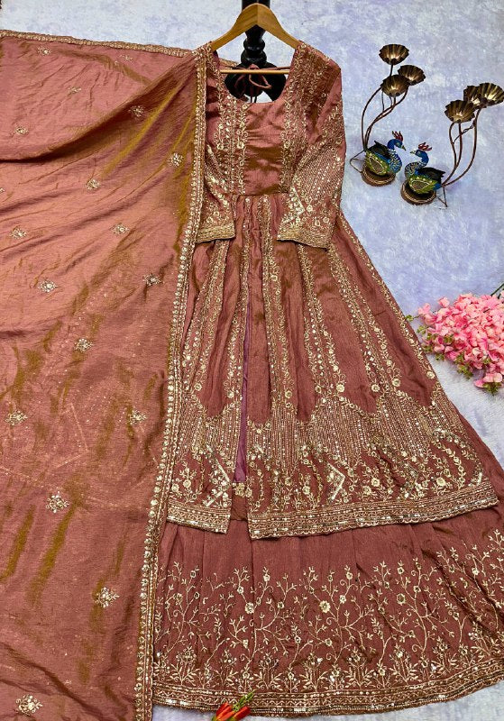 NEW ĐĚSIGNER PARTY WEAR LOOK GOWN WITH LAHENGHA AND EMBROIDERY WORK single available wholesale