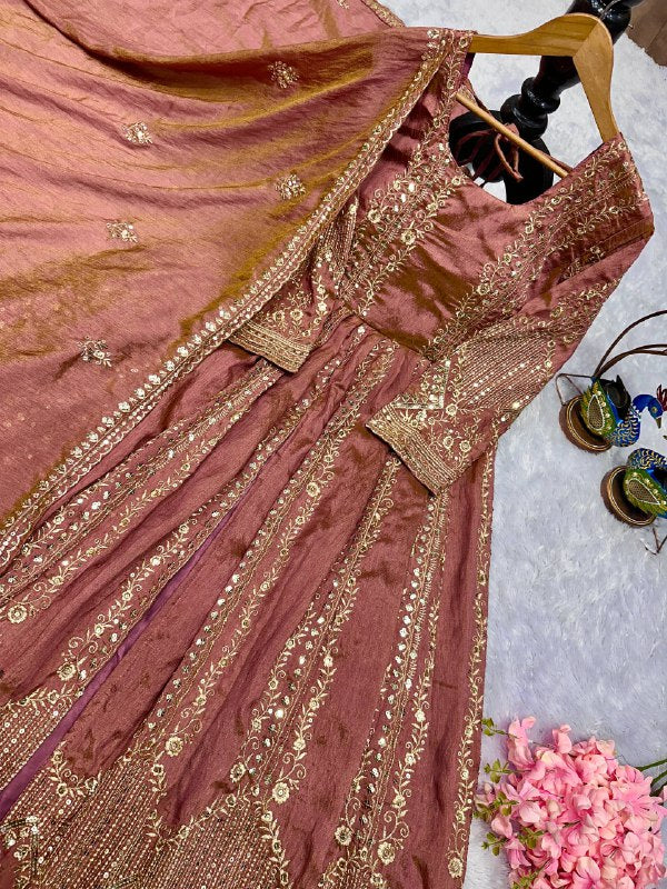 NEW ĐĚSIGNER PARTY WEAR LOOK GOWN WITH LAHENGHA AND EMBROIDERY WORK single available wholesale