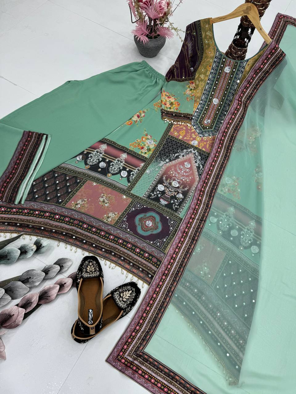 DESIGNER HEAVY FUAX GEORGETTE DIGITAL PRINT HAND WORK FANCY SALWAR SUIT