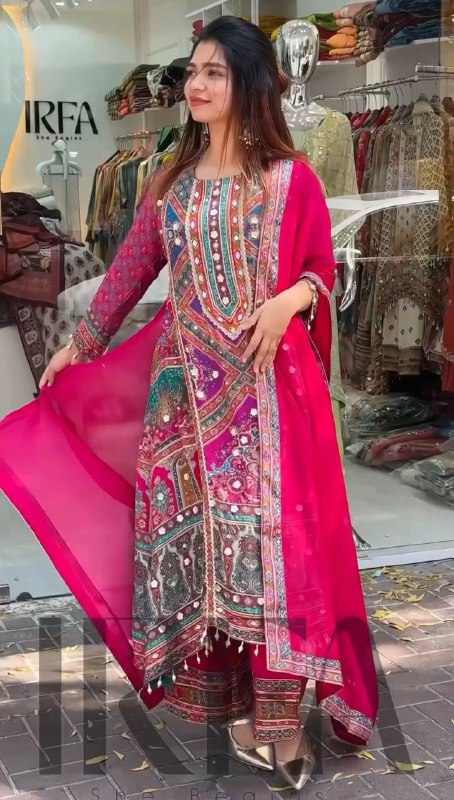 DESIGNER HEAVY FUAX GEORGETTE DIGITAL PRINT HAND WORK FANCY SALWAR SUIT