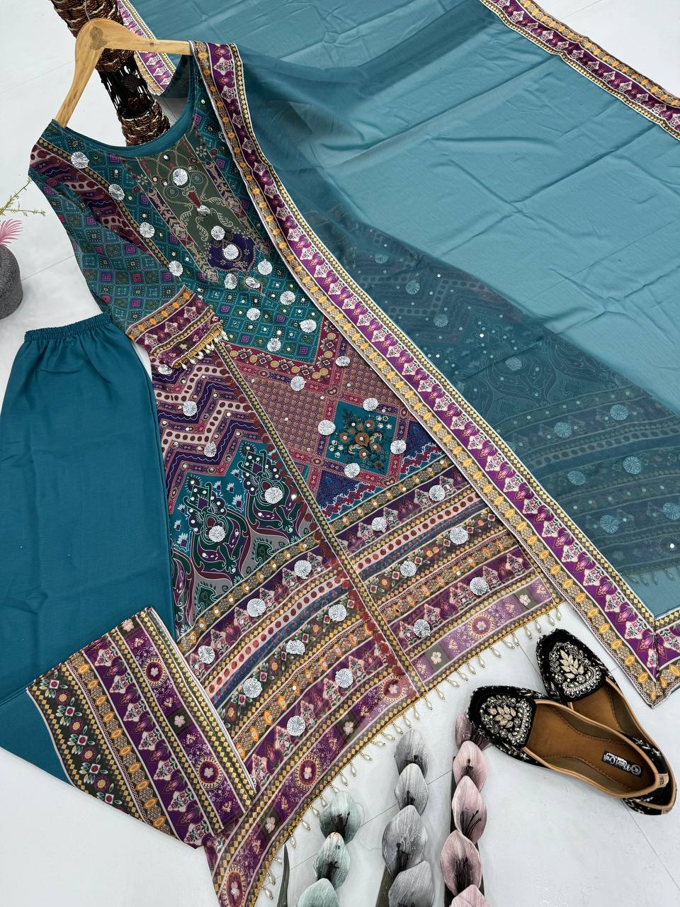 DESIGNER HEAVY FUAX GEORGETTE DIGITAL PRINT HAND WORK FANCY SALWAR SUIT