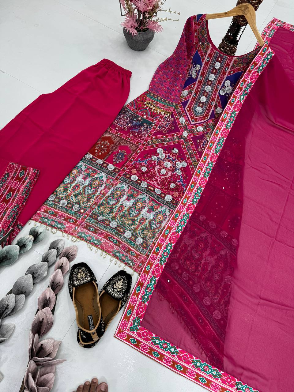DESIGNER HEAVY FUAX GEORGETTE DIGITAL PRINT HAND WORK FANCY SALWAR SUIT