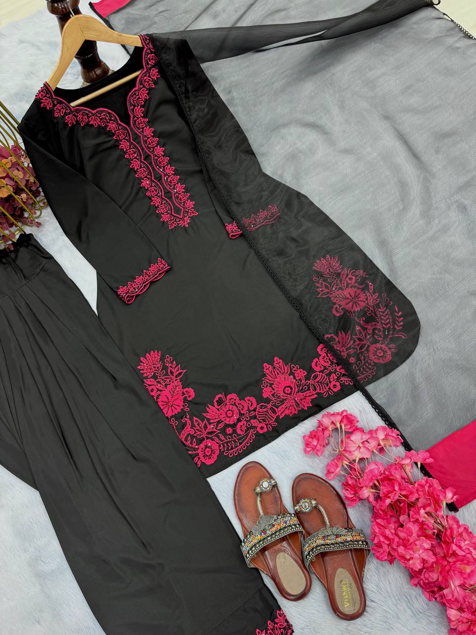 Đěsigner Party Wear Look Pur Natural Crepe Top & Farshi Palazzo With Dupatta set