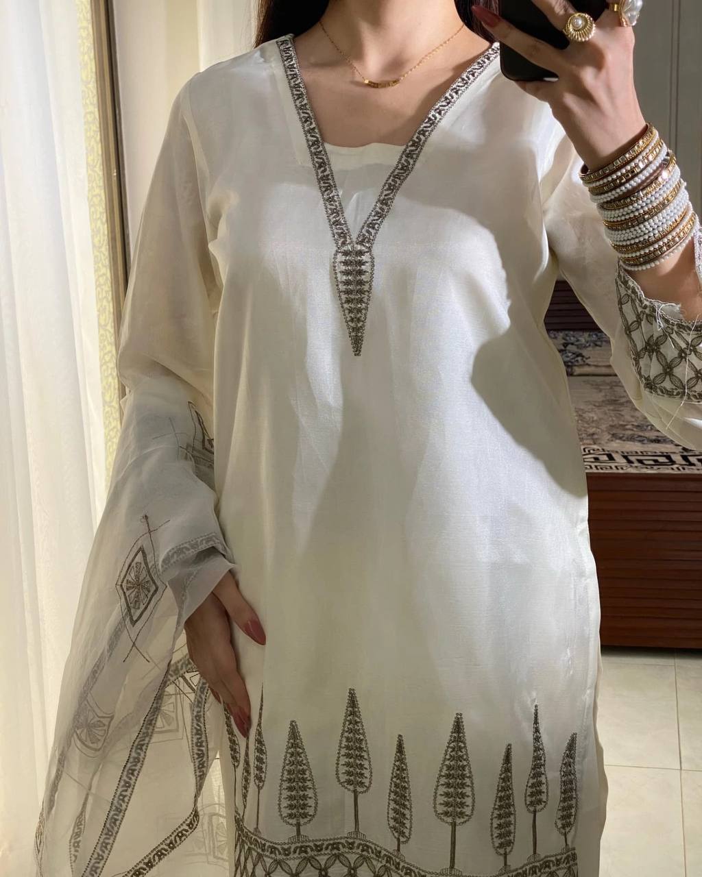 NEW ĐĚSIGNER PARTY WEAR TOP AND PLAZZO. WITH FANCY DUPPATA WITH EMBROIDERY WORK single available wholesale