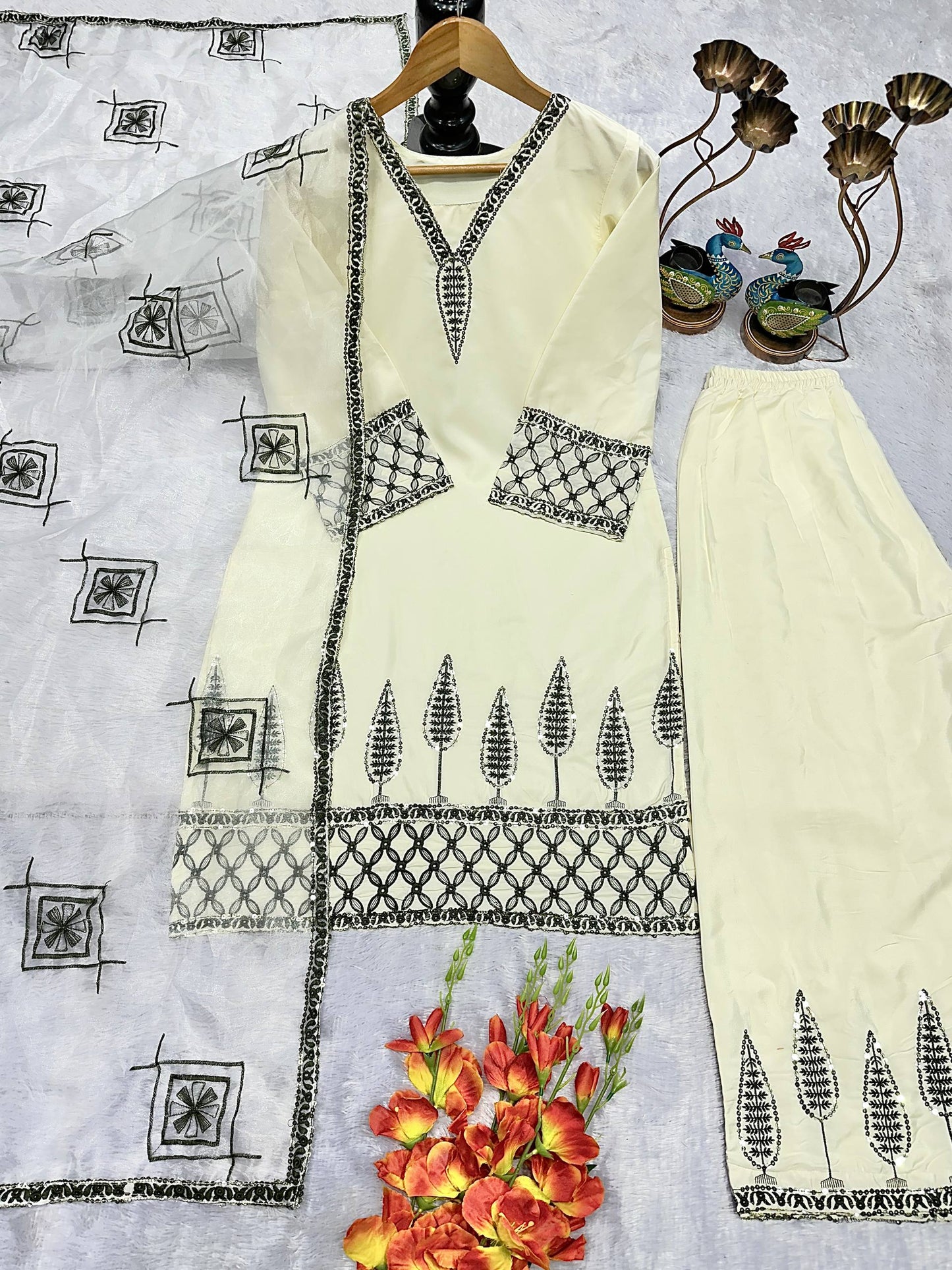 NEW ĐĚSIGNER PARTY WEAR TOP AND PLAZZO. WITH FANCY DUPPATA WITH EMBROIDERY WORK single available wholesale