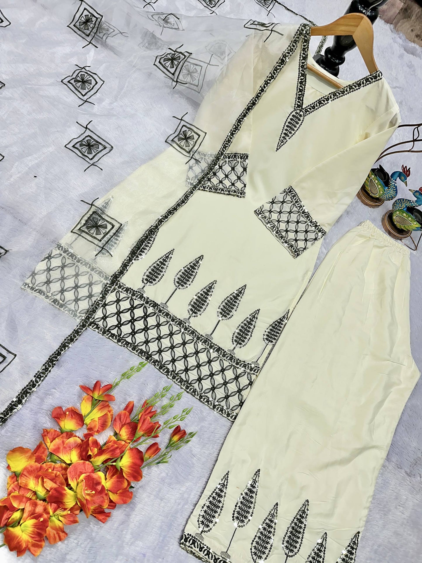 NEW ĐĚSIGNER PARTY WEAR TOP AND PLAZZO. WITH FANCY DUPPATA WITH EMBROIDERY WORK single available wholesale