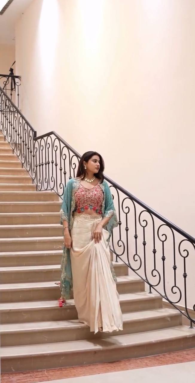 THREE PIECE WESTERN OUTFIT FOR TRENDY WEDDING SEASON