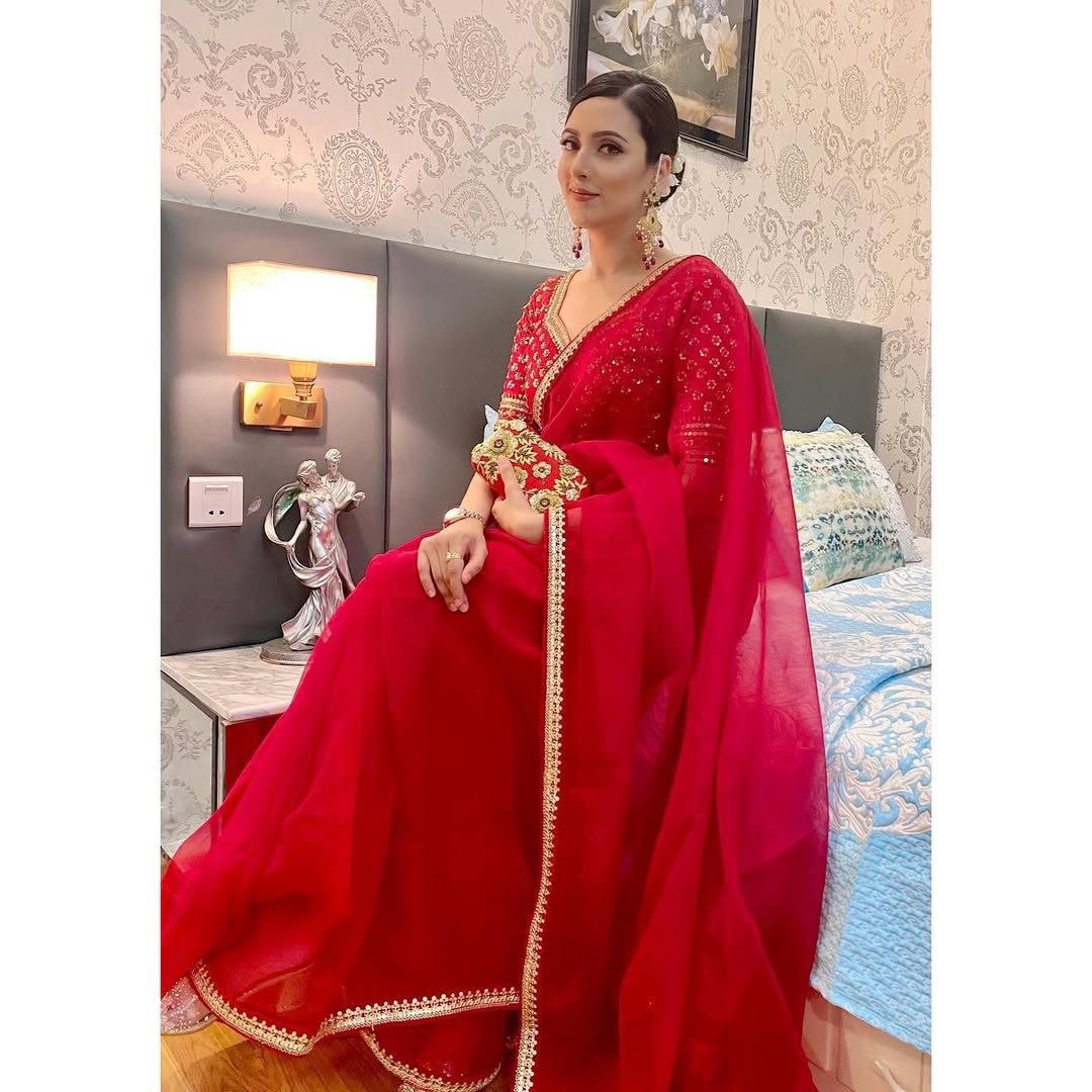 Looking some one for this same colour beautiful Designer Saree on Havy Organza Silk Febric with Thred & Sequnce work and Blouse on Mono Benglori Silk With Thred & Sequnce work.
