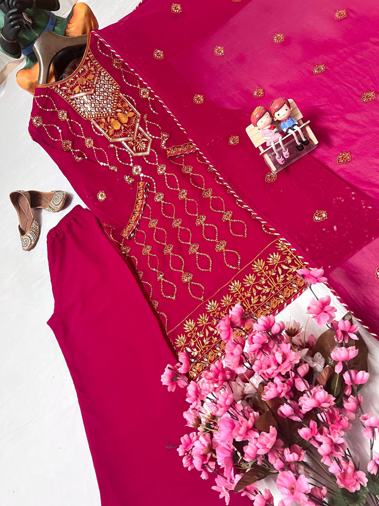 ENHANCE THE BEAUTY OF YOUR WARDROBE WITH THIS NEWLY LAUNCHED KURTI-PANT SET