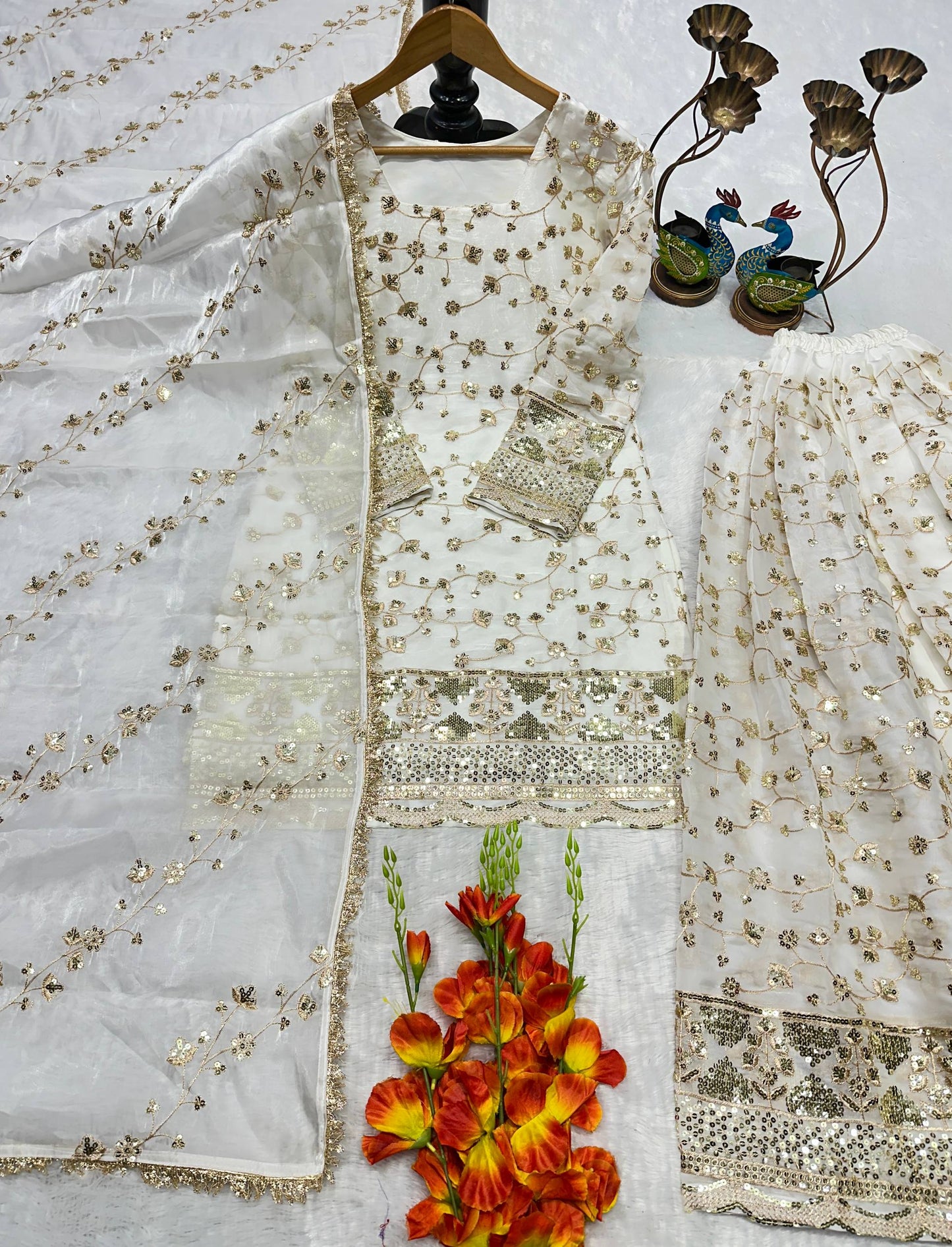 ĐĚSIGNER PARTY WEAR TOP AND PLAZZO. WITH FANCY DUPPATA WITH EMBROIDERY WORK