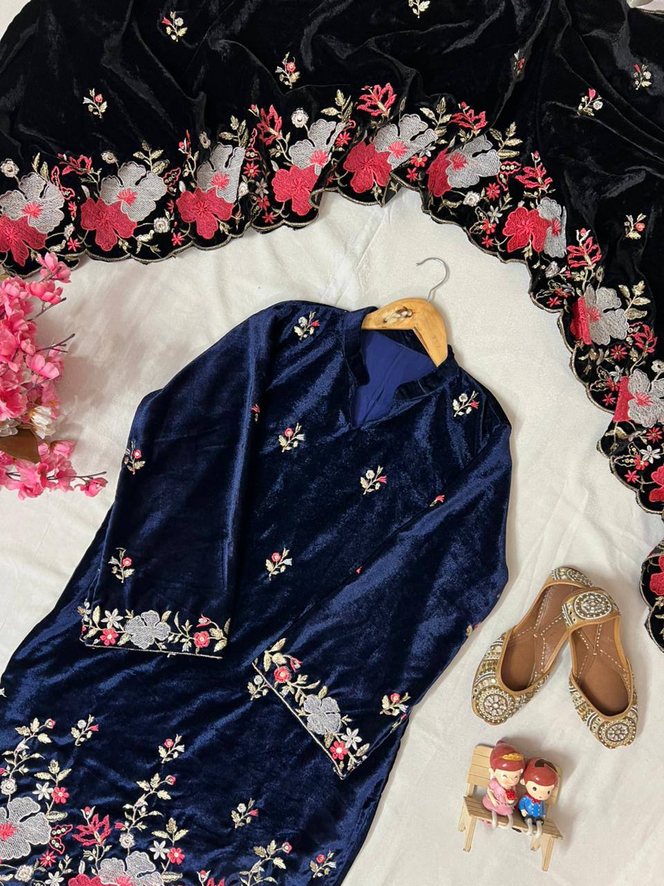 HEAVY VELVET KURTA & PANT (3-PIS SET) WITH BEAUTIFUL SEQUINS EMBROIDERY WORK single available wholesale