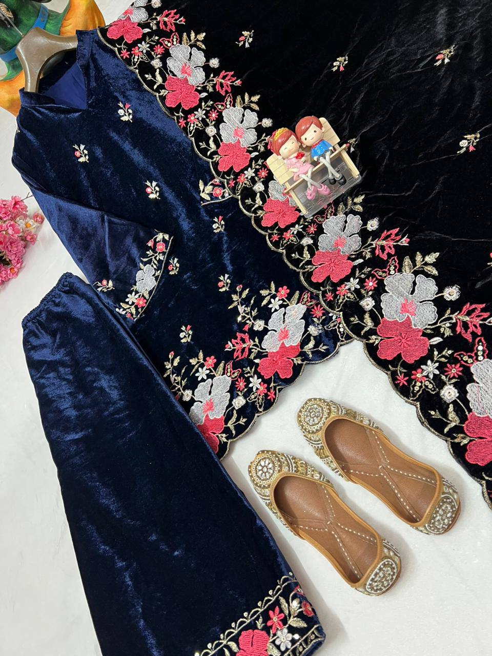 HEAVY VELVET KURTA & PANT (3-PIS SET) WITH BEAUTIFUL SEQUINS EMBROIDERY WORK single available wholesale