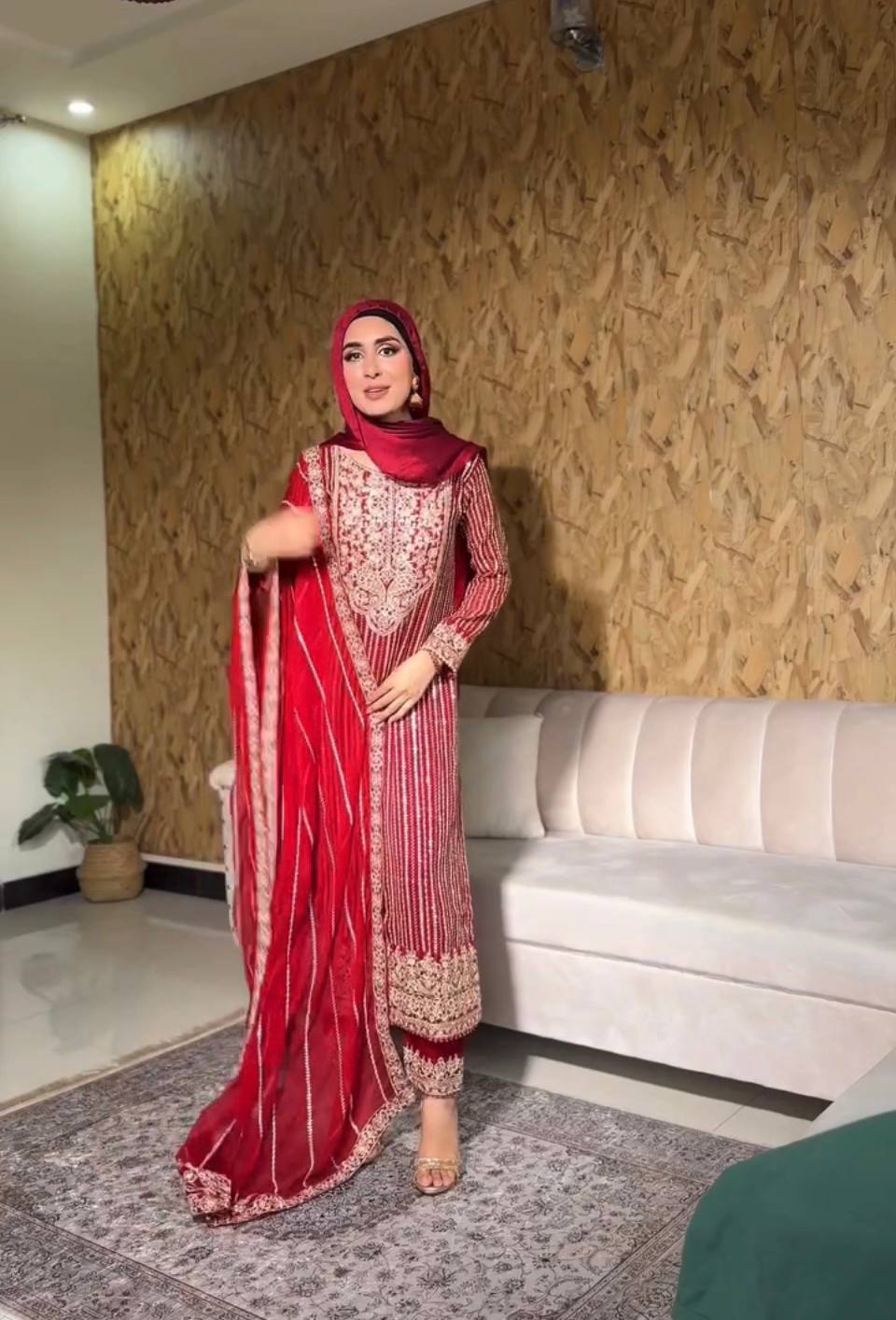 NEW ĐĚSIGNER PARTY WEAR TOP AND PANT . WITH FANCY DUPPATA WITH EMBROIDERY WORK