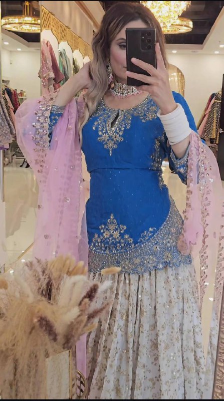ĐĚSIGNER PARTY WEAR TOP AND LAHENGHA. WITH FANCY DUPPATA AND EMBROIDERY WORK
