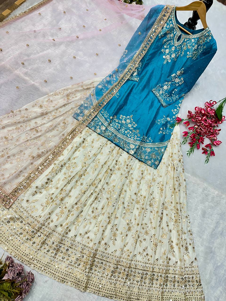 ĐĚSIGNER PARTY WEAR TOP AND LAHENGHA. WITH FANCY DUPPATA AND EMBROIDERY WORK