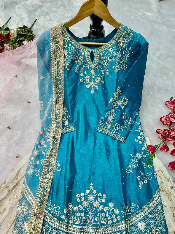 ĐĚSIGNER PARTY WEAR TOP AND LAHENGHA. WITH FANCY DUPPATA AND EMBROIDERY WORK