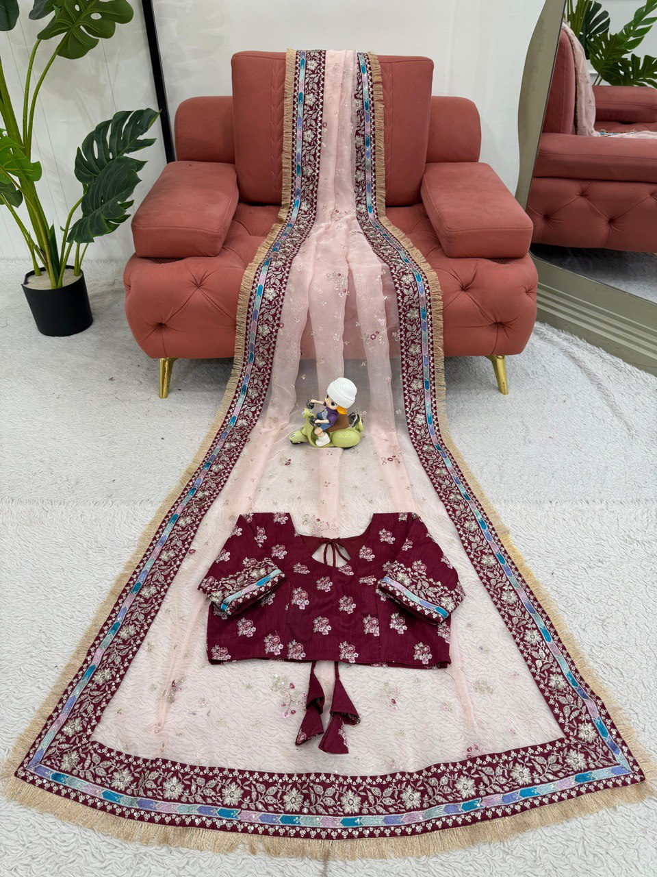 Looking some one for this same colour beautiful Designer Saree on Havy Organza Silk Febric with Thred & Sequnce work and Blouse on Mono Benglori Silk Febric With Thred & Sequnce work