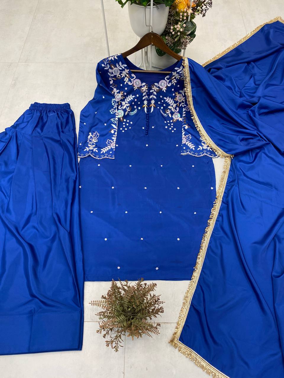 DESIGNER AND MOST TRENDING FARSI SALWAR SUIT IN THREE PIECE WITH EMBROIDERY WORK
