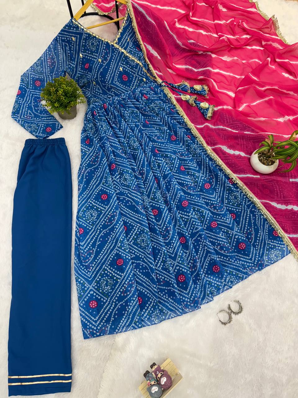 ANARKALI SET SUPERHIT TRENDING 3 PIECES GOWN, PENT & DUPATTA SET WITH EMBROIDERED NACK & DUPATTA ON FAUX GEORGETTE FABRIC
