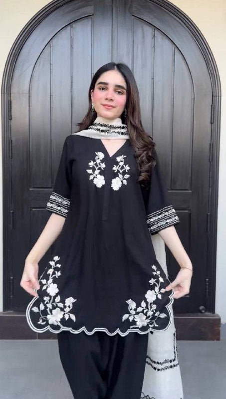 DESIGNER AND MOST TRENDING FARSI SALWAR SUIT IN THREE PIECE WITH EMBROIDERY WORK