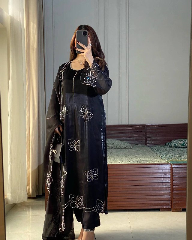 ĐĚSIGNER PARTY WEAR TOP AND PANT . WITH FANCY DUPPATA AND EMBROIDERY WORK