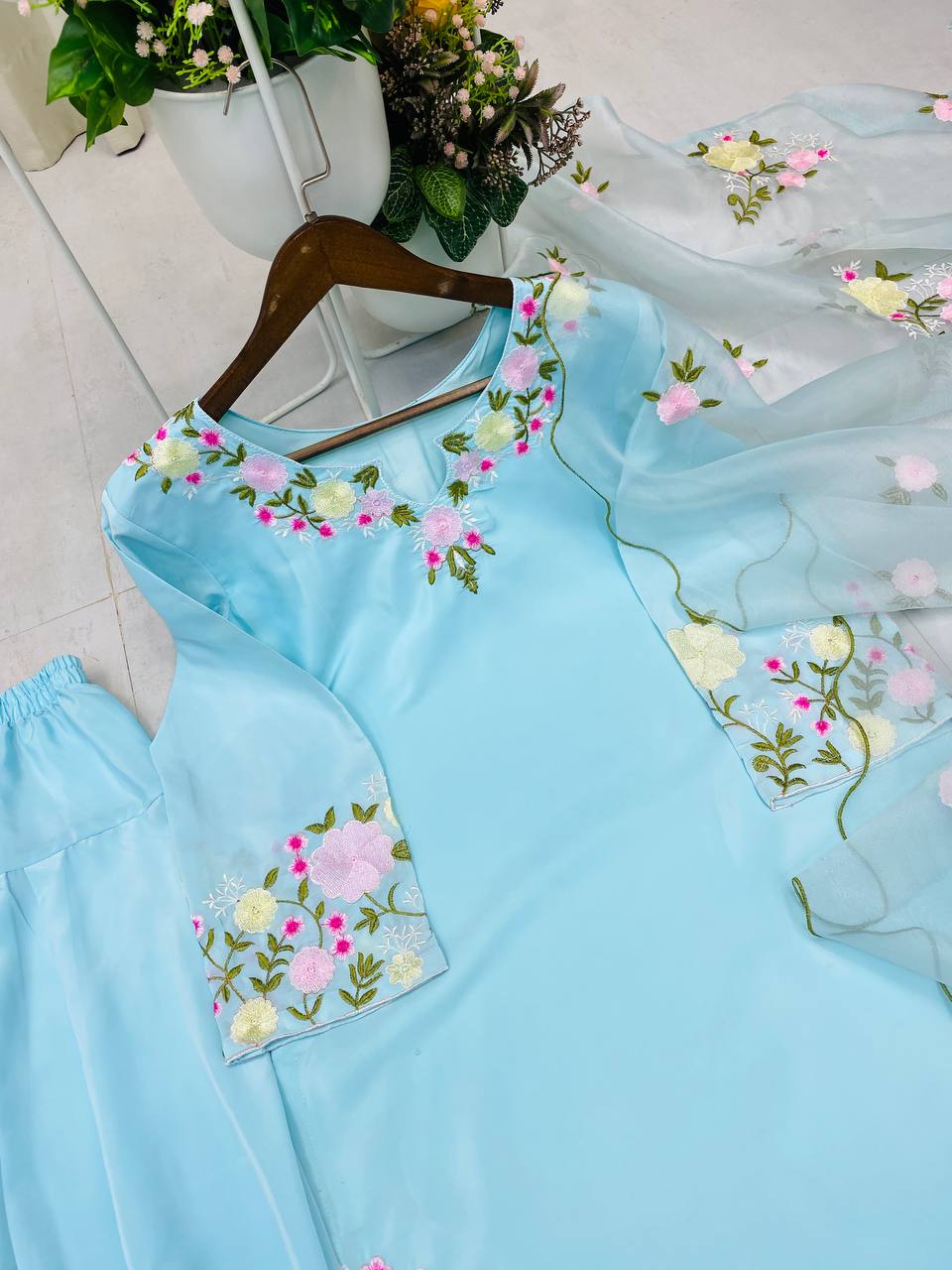 DESIGNER AND MOST TRENDING FARSI SALWAR SUIT IN THREE PIECE WITH EMBROIDERY WORK