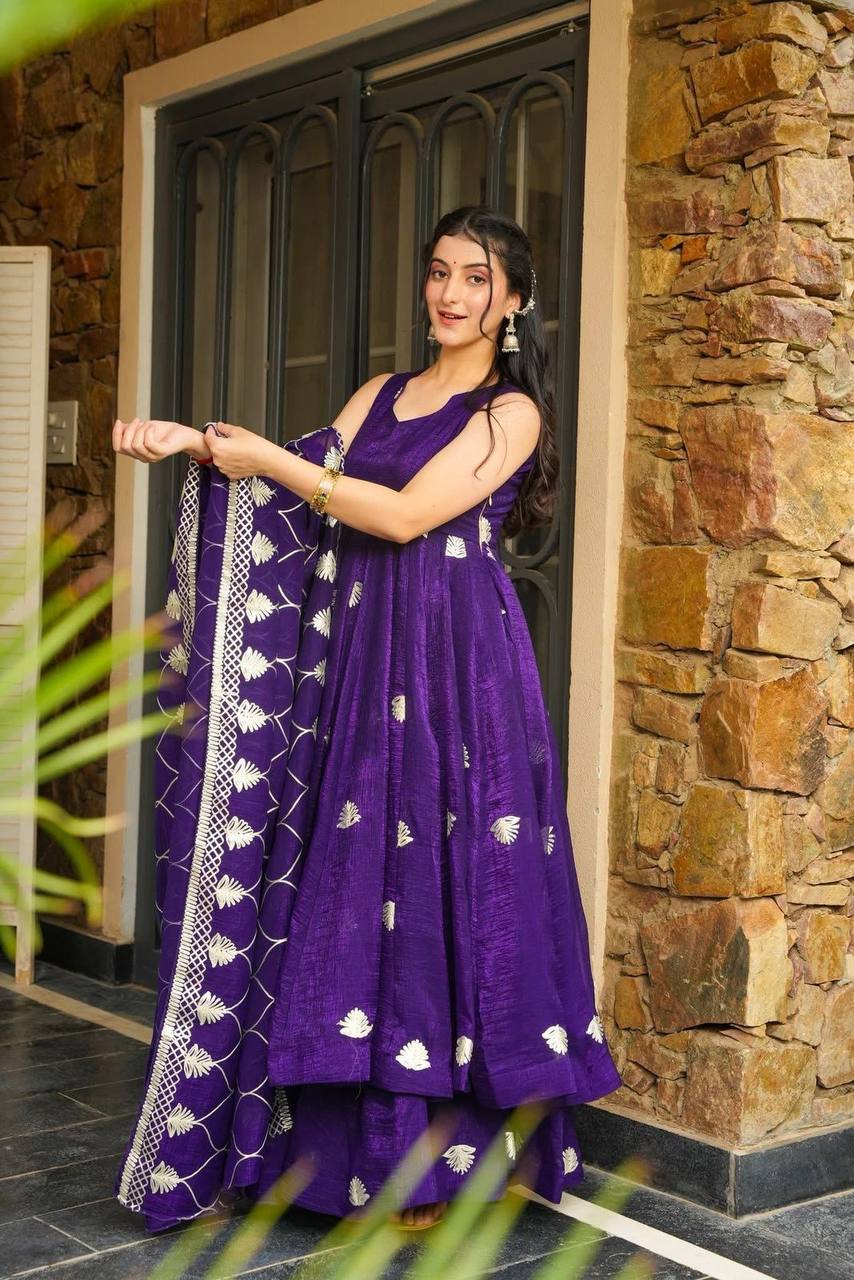 NEW ĐĚSIGNER PARTY WEAR LOOK GOWN WITH EMBROIDERY WORK