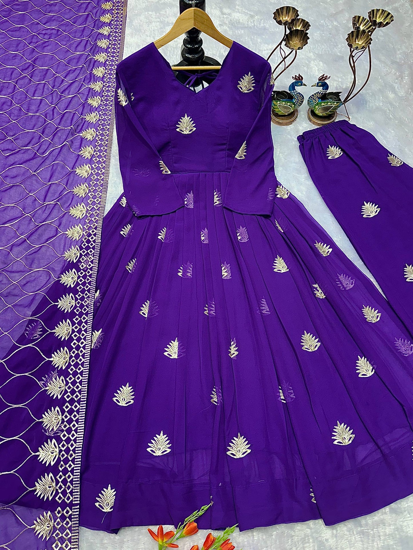 NEW ĐĚSIGNER PARTY WEAR LOOK GOWN WITH EMBROIDERY WORK