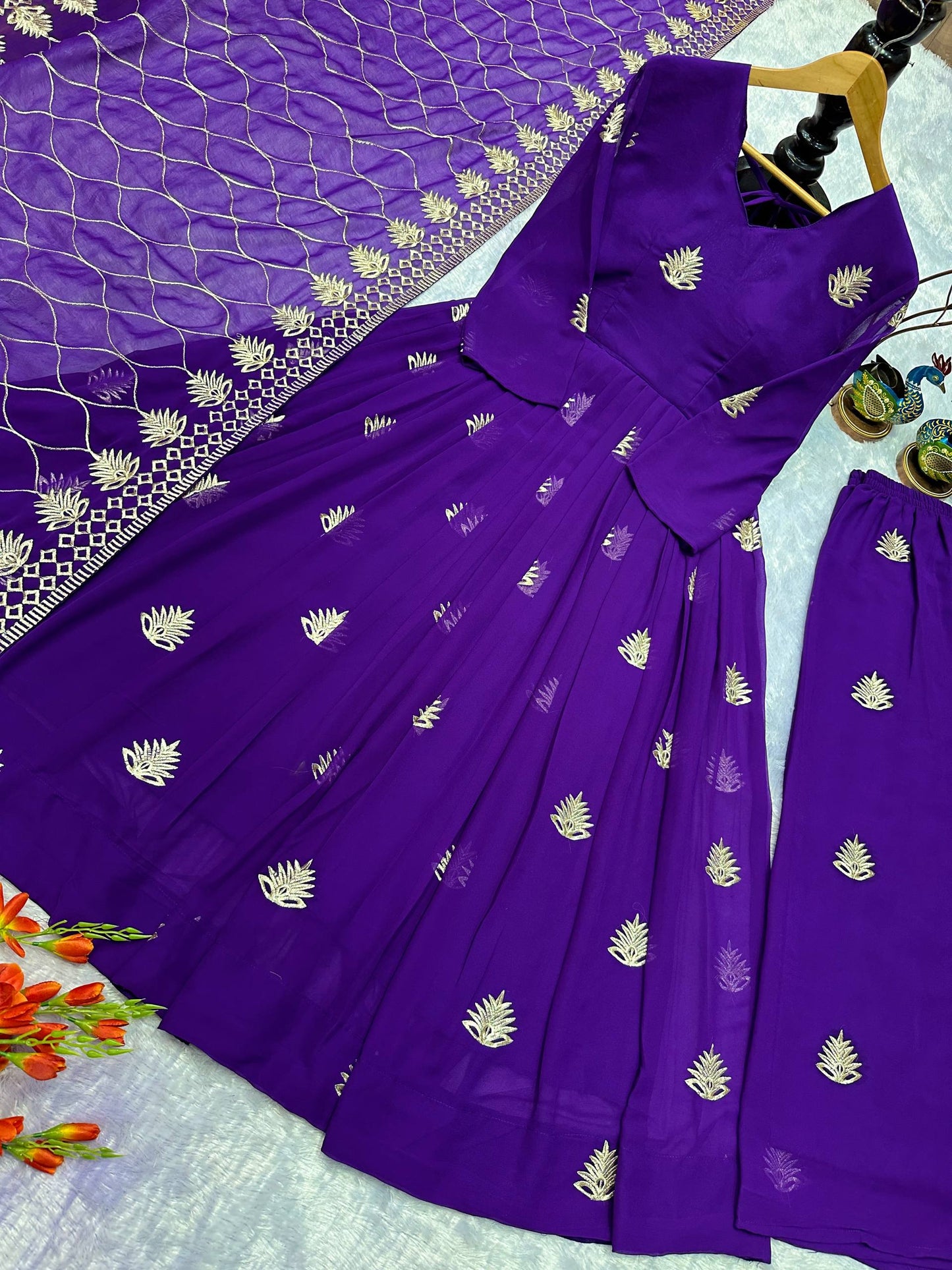 NEW ĐĚSIGNER PARTY WEAR LOOK GOWN WITH EMBROIDERY WORK