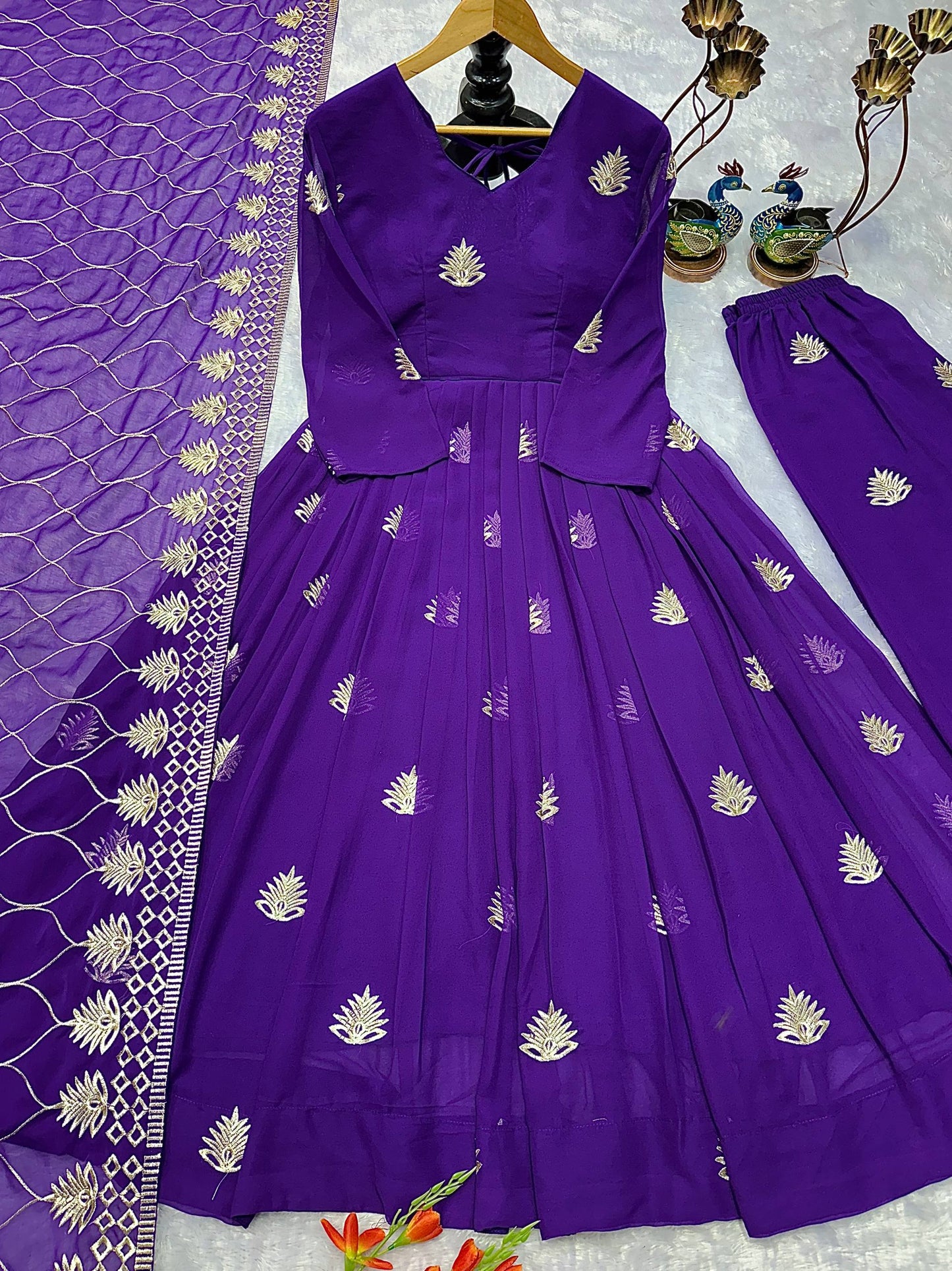 NEW ĐĚSIGNER PARTY WEAR LOOK GOWN WITH EMBROIDERY WORK