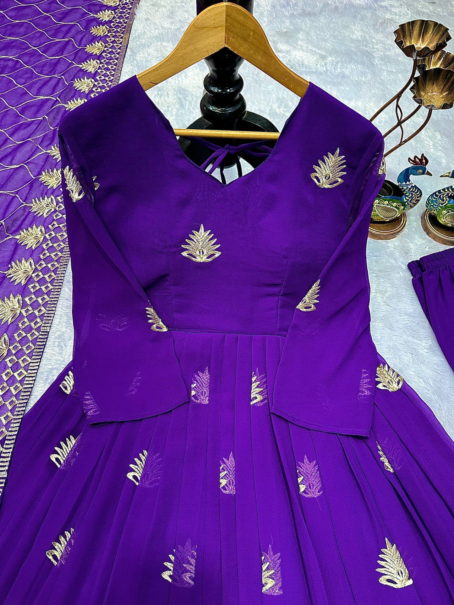 NEW ĐĚSIGNER PARTY WEAR LOOK GOWN WITH EMBROIDERY WORK