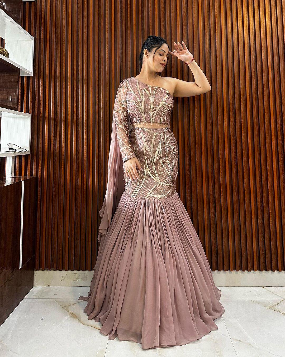 LEHENGA AND BLOUSE WITH ATTACHED DUPATTA SAREE