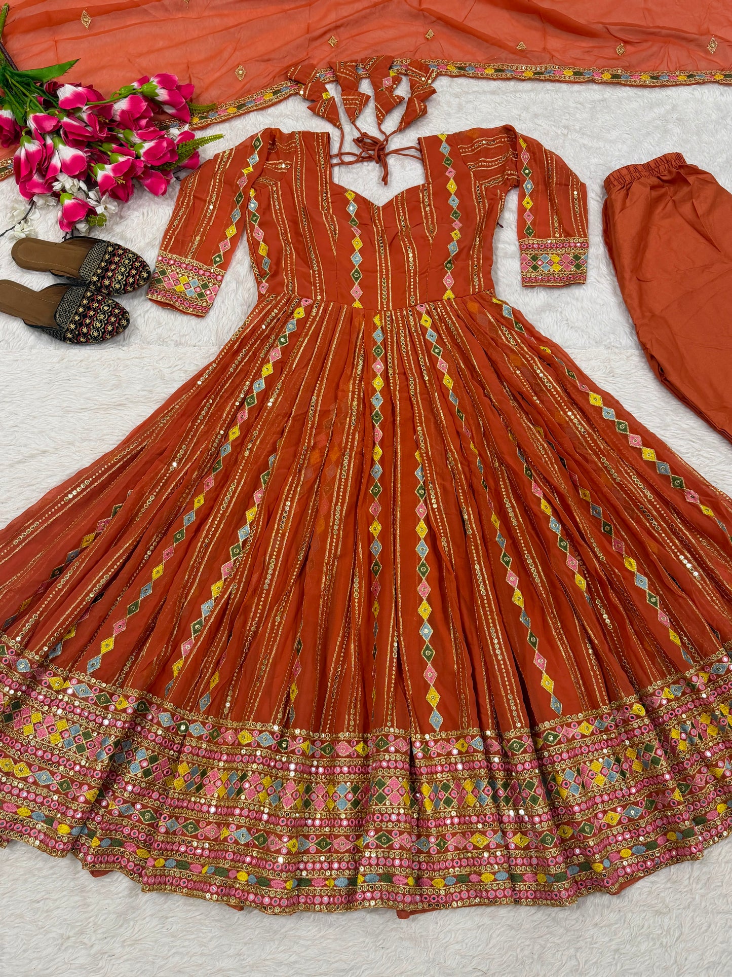 Đěsigner Anarkali Suit In New Fancy Style