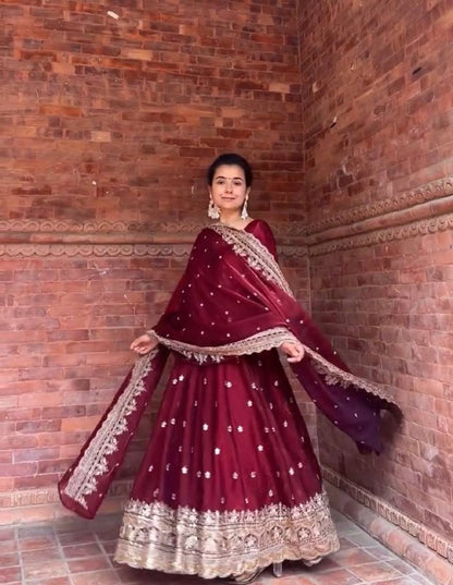Đěsigner Anarkali Suit In New Fancy Style