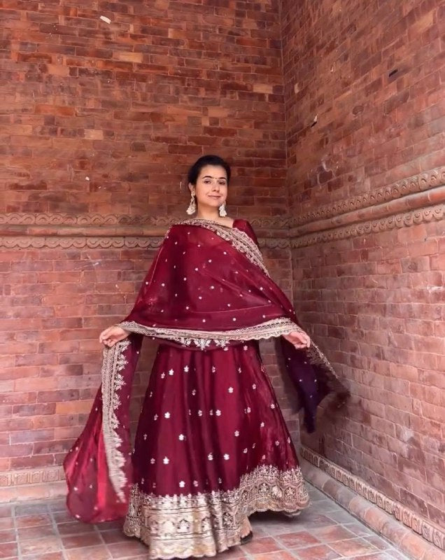 Đěsigner Anarkali Suit In New Fancy Style
