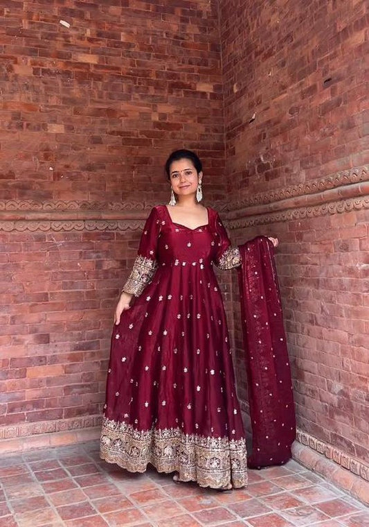 Đěsigner Anarkali Suit In New Fancy Style