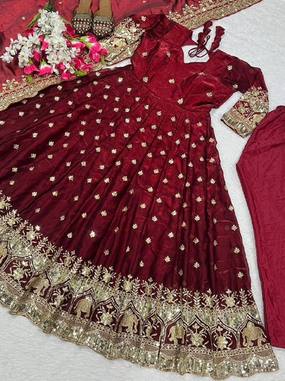 Đěsigner Anarkali Suit In New Fancy Style