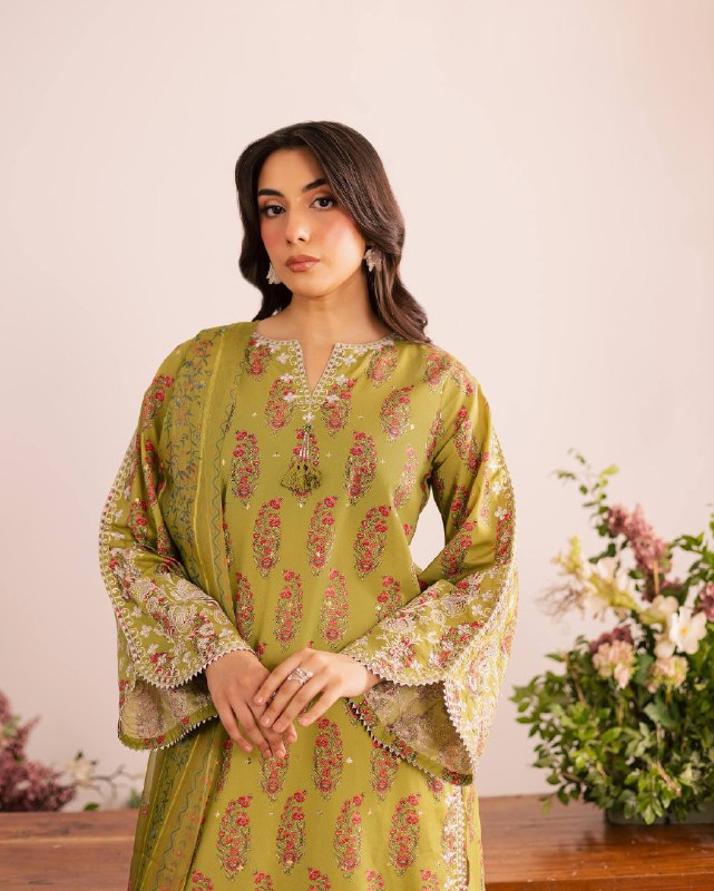 ĐĚSIGNER PARTY WEAR  TOP AND FARSI SALVAR . WITH FANCY DUPPATA AND EMBROIDERY WORK
