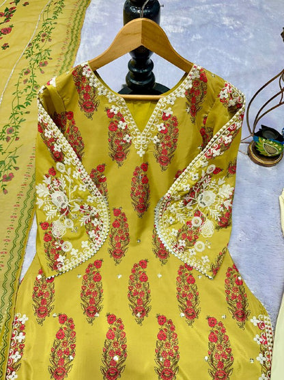 ĐĚSIGNER PARTY WEAR  TOP AND FARSI SALVAR . WITH FANCY DUPPATA AND EMBROIDERY WORK