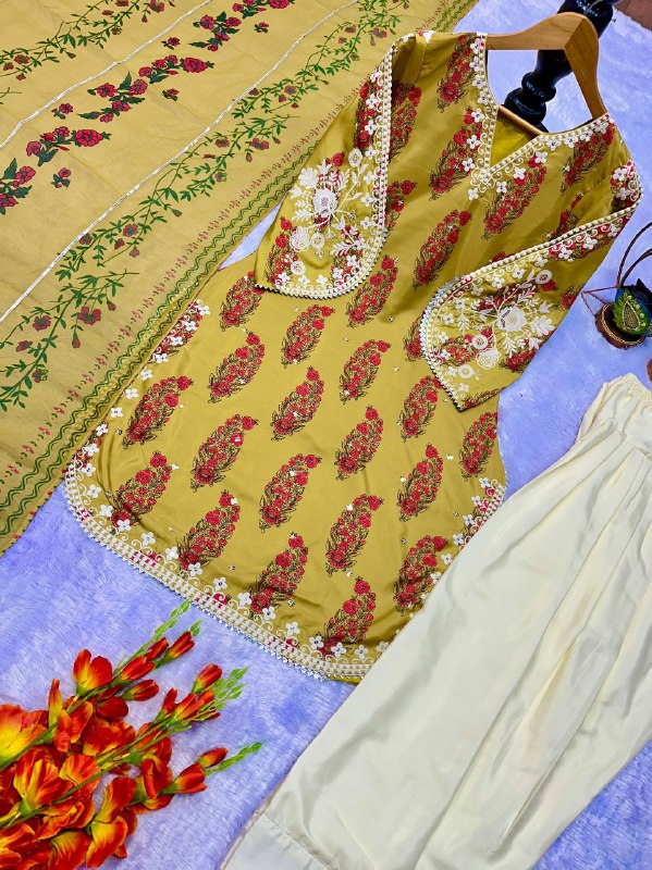 ĐĚSIGNER PARTY WEAR  TOP AND FARSI SALVAR . WITH FANCY DUPPATA AND EMBROIDERY WORK