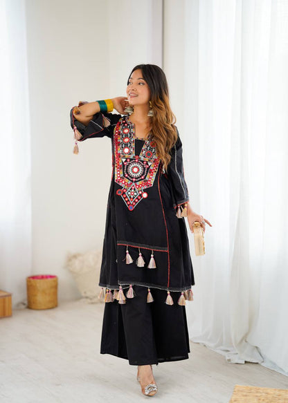 The Perfect Match –Trendy & Comfortable Cord Set”🎀🌸💃 2-Piece Stylish Ensemble: Includes a well-fitted top and coordinated bottom