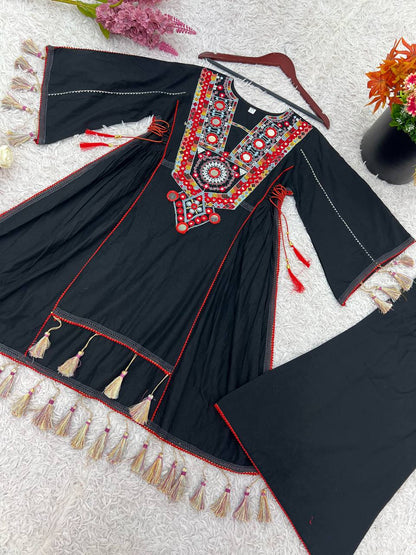 The Perfect Match –Trendy & Comfortable Cord Set”🎀🌸💃 2-Piece Stylish Ensemble: Includes a well-fitted top and coordinated bottom