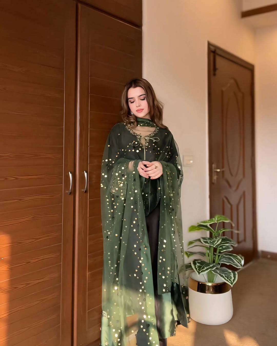 ENHANCE THE BEAUTY OF YOUR WARDROBE WITH THIS NEWLY LAUNCHED KURTI-PANT SET