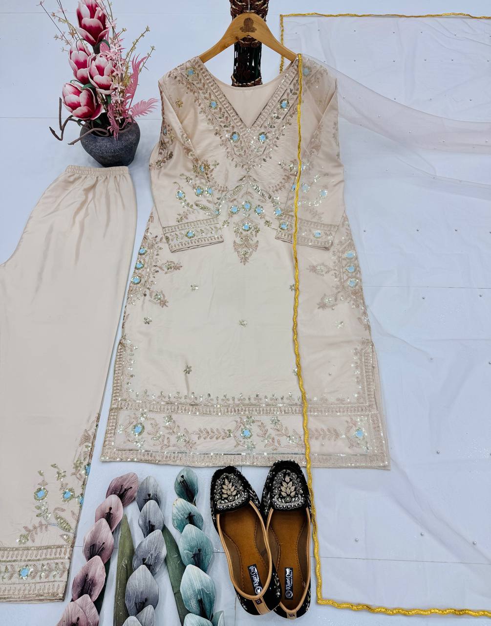 *PARTY WEAR DESIGNER 3 PIS SUIT COLLECTION* single available wholesale