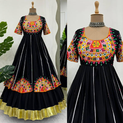 Navratri special LEHENGHA CHOLI  single available wholesale