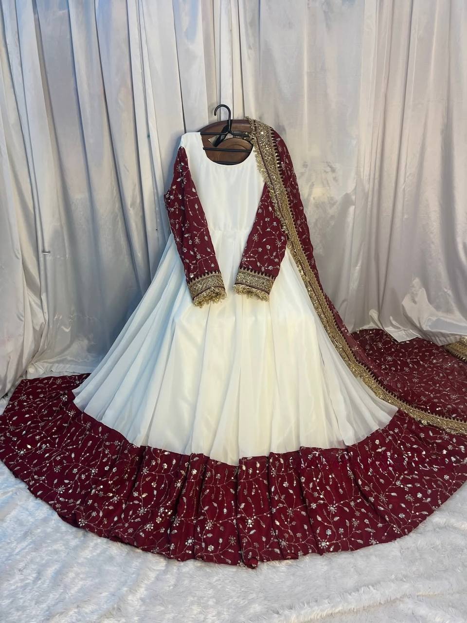 Đěsigner Maxi Anarkali Suit In New Fancy Style