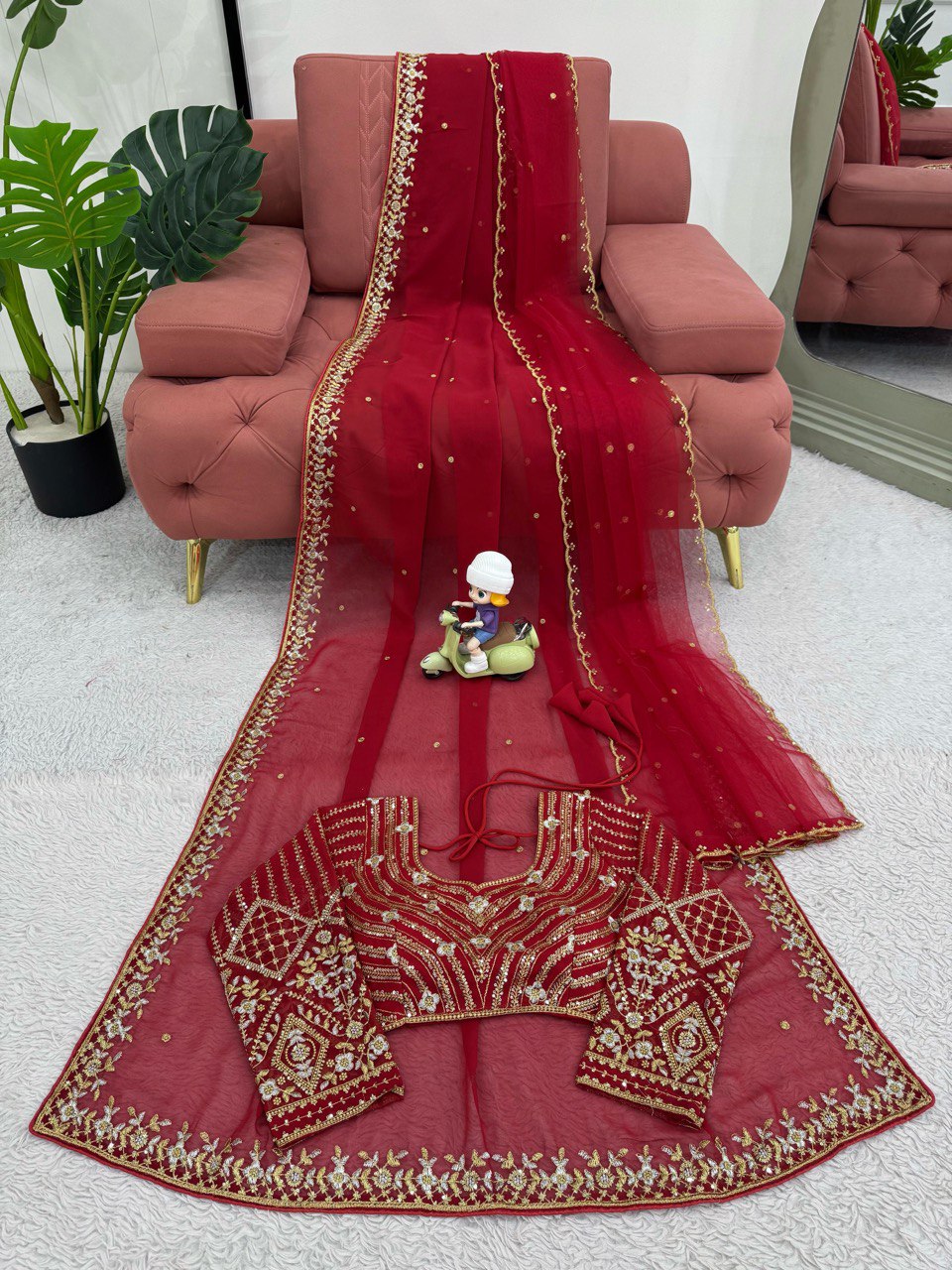 esigner Saree on Faux Georgette Febric with Thred & Sequnce wok and Blouse