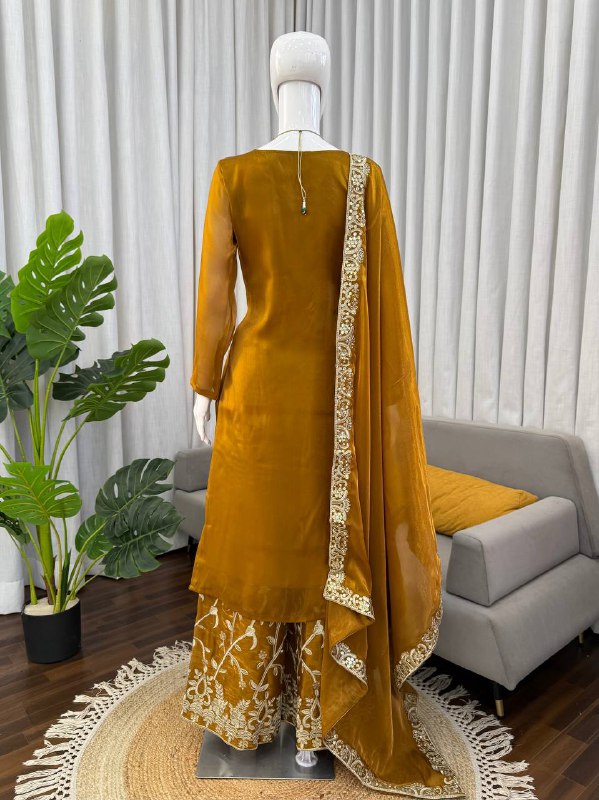 Elegant Ethnic Wear ✨ 🎀 Crafted in Classy Tones with Premium Fabric & Detailing