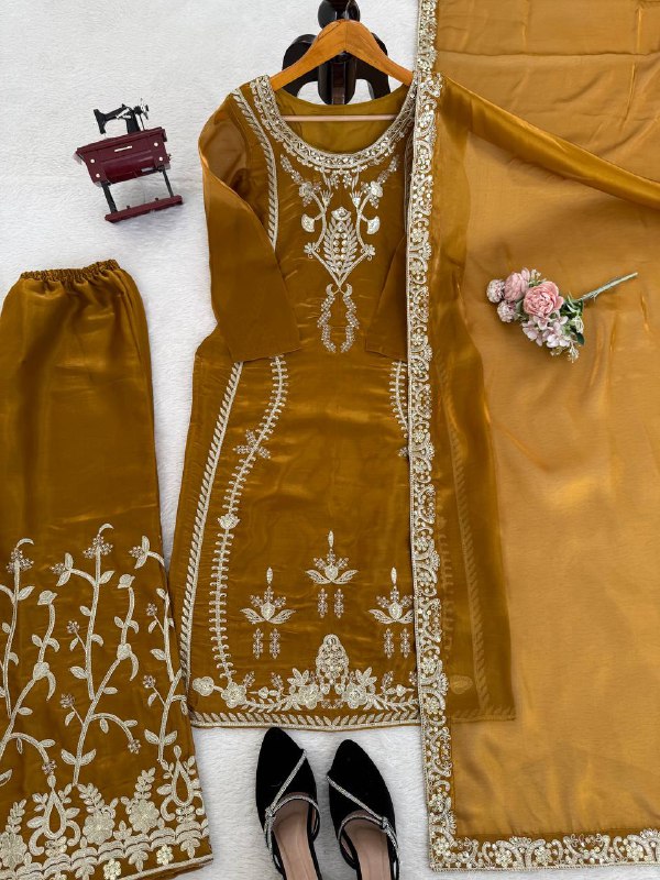 Elegant Ethnic Wear ✨ 🎀 Crafted in Classy Tones with Premium Fabric & Detailing